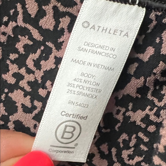 Like New! Athleta Salutation Stash Pocket Gravel 7/8 Tight Leggings in Size XS - Picture 10 of 16